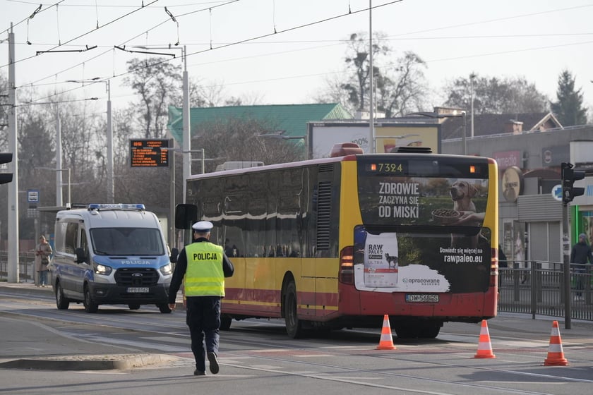Wypadek na skrzyżowaniu Gubińskiej i Strzegomskiej (9 marca)