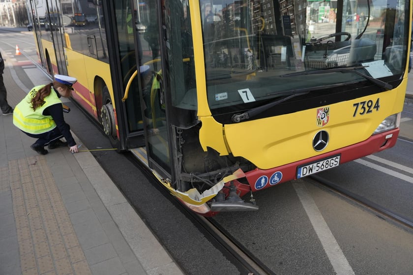 Wypadek na skrzyżowaniu Gubińskiej i Strzegomskiej (9 marca)