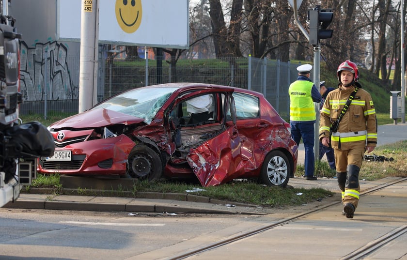 Wypadek przy ul. Strzegomskiej we Wrocławiu, 19.03.2026 r.