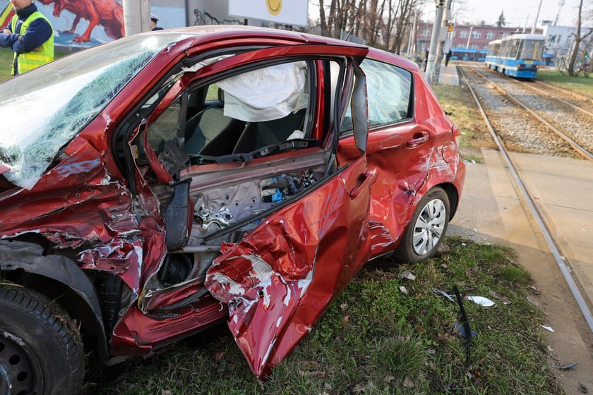 Wypadek przy ul. Strzegomskiej we Wrocławiu, 19.03.2026 r.