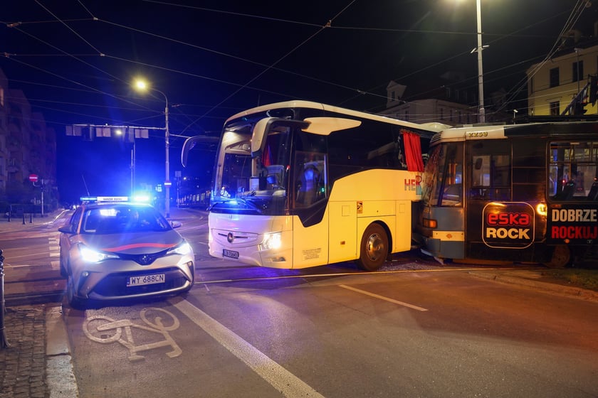 Wypadek autokaru i tramwaju we Wrocławiu, 2 kwietnia