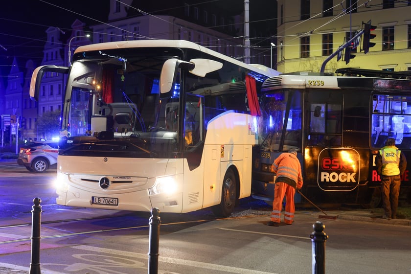 Wypadek autokaru i tramwaju we Wrocławiu, 2 kwietnia