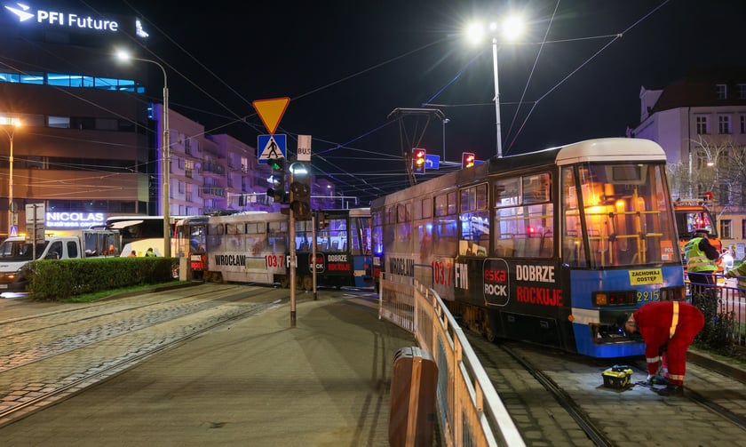 Wypadek autokaru i tramwaju we Wrocławiu, 2 kwietnia