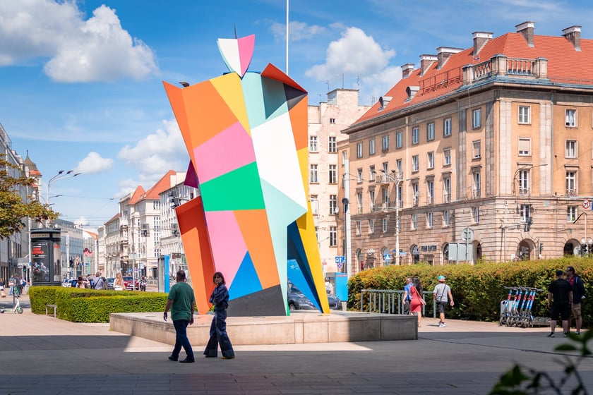 Odsłonięcie krasnala Sary James pod Teatrem Muzycznym Capitol, 6 czerwca 2026