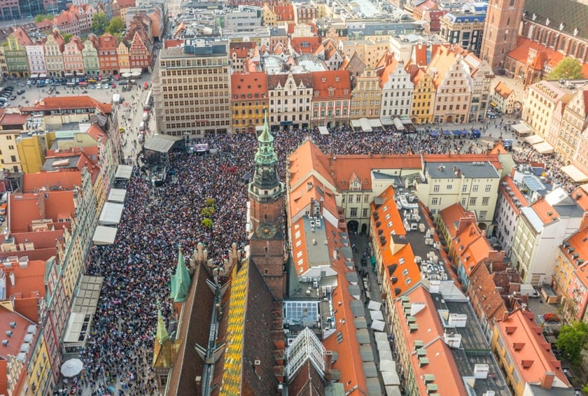 Gitarowy Rekord Świata we Wrocławiu pobity 2022, zdjęcia Rynku z drona