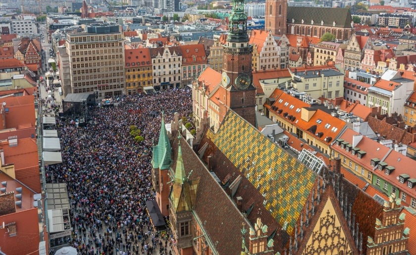 Gitarowy Rekord Świata we Wrocławiu pobity 2022, zdjęcia Rynku z drona