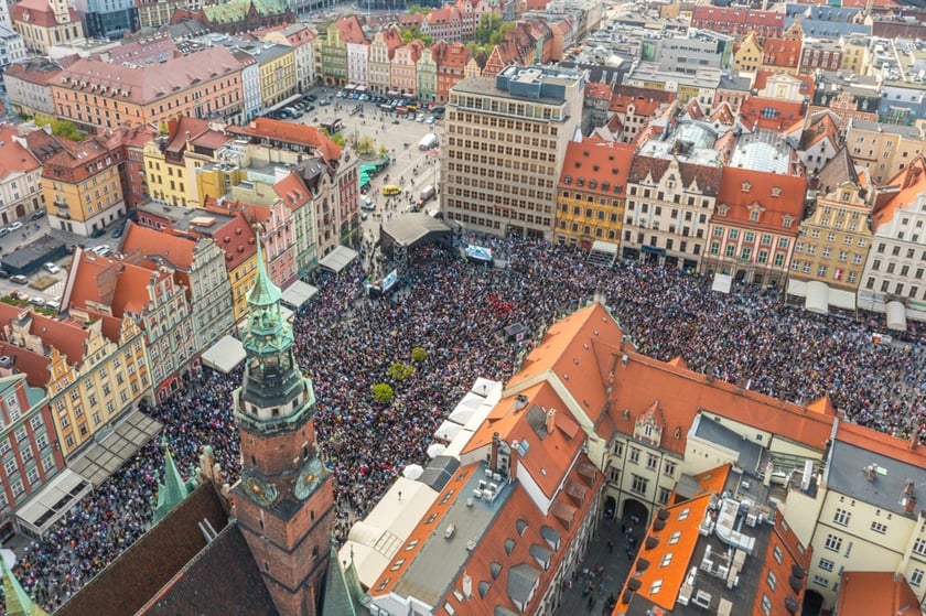 Gitarowy Rekord Świata we Wrocławiu pobity 2022, zdjęcia Rynku z drona