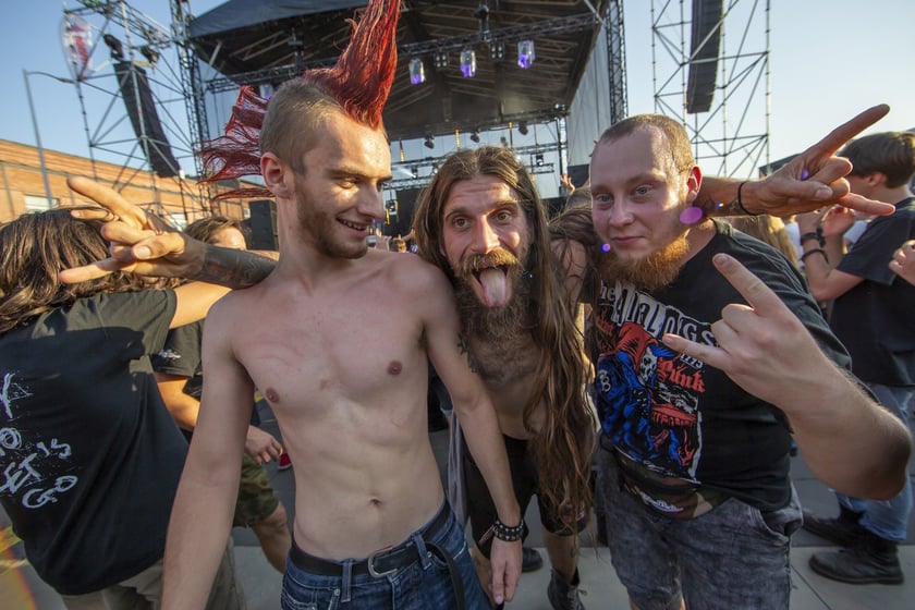 W Zajezdni przy ul. Grabiszyńskiej zagrały prawdziwe legendy punk rocka: LENIWIEC, KSU, DEZERTER. Gwiazdą wieczoru był THE EXPLOITED.