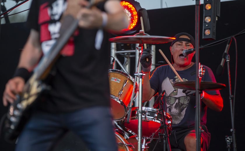 W Zajezdni przy ul. Grabiszyńskiej zagrały prawdziwe legendy punk rocka: LENIWIEC, KSU, DEZERTER. Gwiazdą wieczoru był THE EXPLOITED.