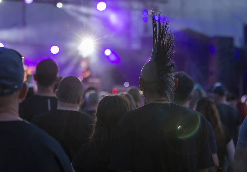 W Zajezdni przy ul. Grabiszyńskiej zagrały prawdziwe legendy punk rocka: LENIWIEC, KSU, DEZERTER. Gwiazdą wieczoru był THE EXPLOITED.