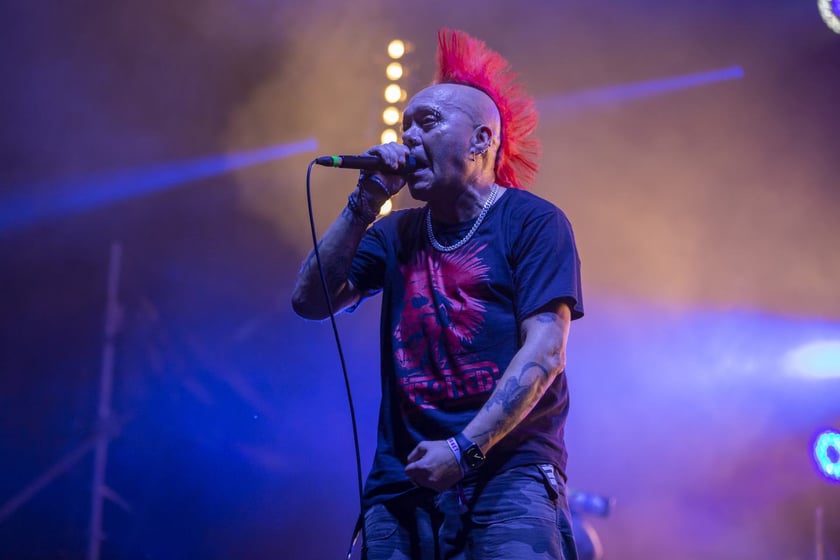 W Zajezdni przy ul. Grabiszyńskiej zagrały prawdziwe legendy punk rocka: LENIWIEC, KSU, DEZERTER. Gwiazdą wieczoru był THE EXPLOITED.