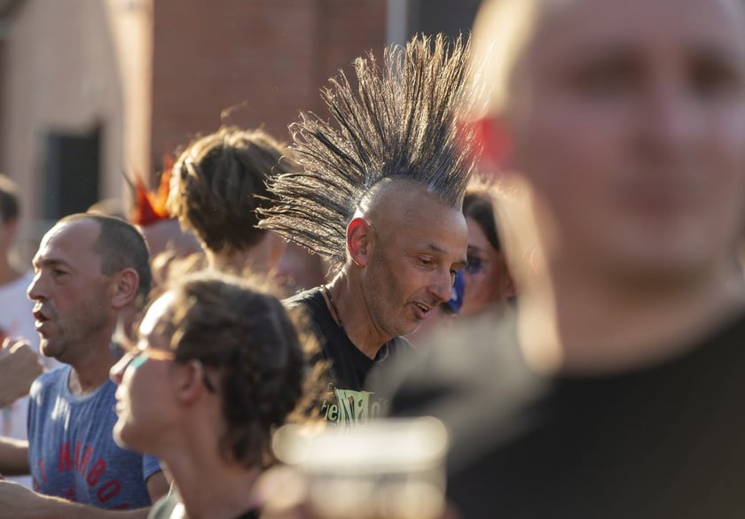 W Zajezdni przy ul. Grabiszyńskiej zagrały prawdziwe legendy punk rocka: LENIWIEC, KSU, DEZERTER. Gwiazdą wieczoru był THE EXPLOITED.