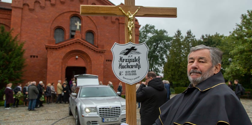 Pogrzeb redaktora Krzysztofa Kucharskiego na Cmentarzu Grabiszyńskim we Wrocławiu