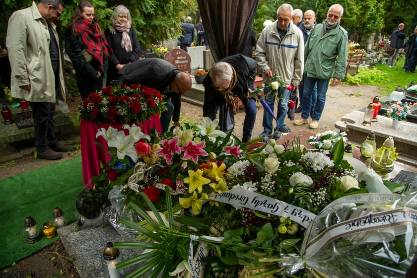Pogrzeb redaktora Krzysztofa Kucharskiego na Cmentarzu Grabiszyńskim we Wrocławiu