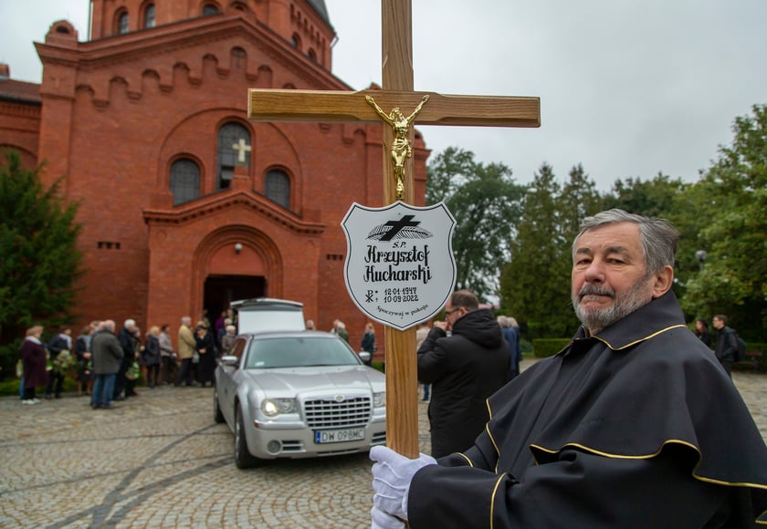 Pogrzeb redaktora Krzysztofa Kucharskiego na Cmentarzu Grabiszyńskim we Wrocławiu