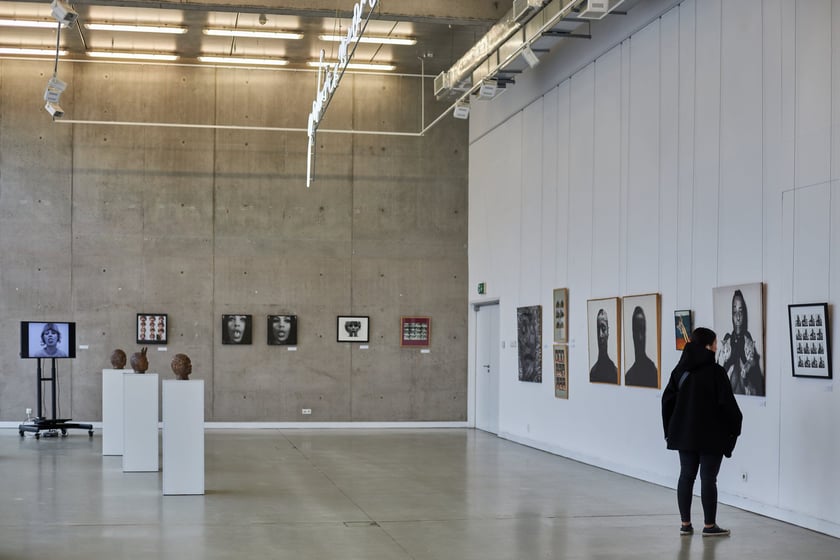 Wystawa ?Natalia LL. AD INITIUM? w galerii Neon Akademii Sztuk Pięknych we Wrocławiu