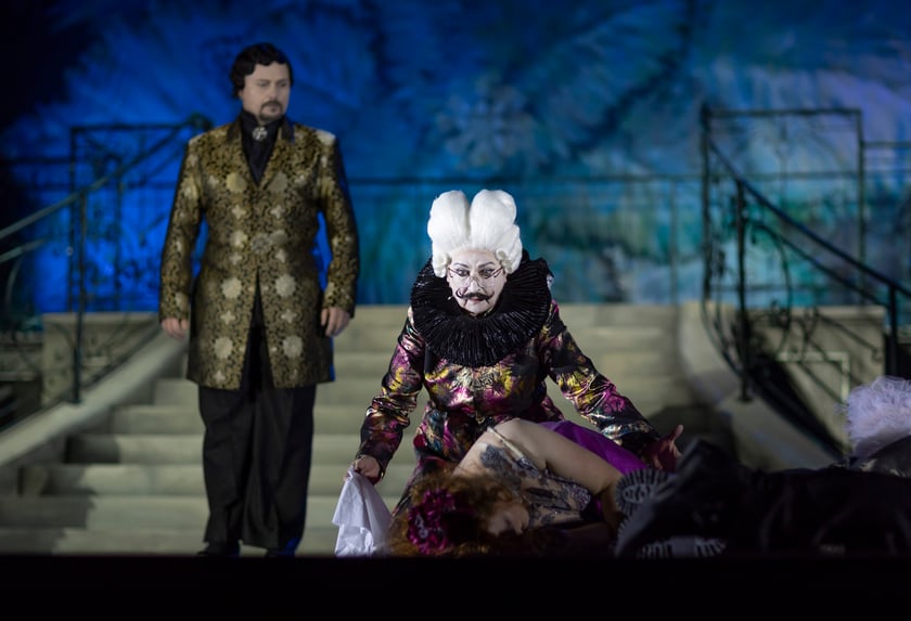 ?Sen nocy letniej? we Wrocławskim Teatrze Lalek ? scena zbiorowa z bohaterami