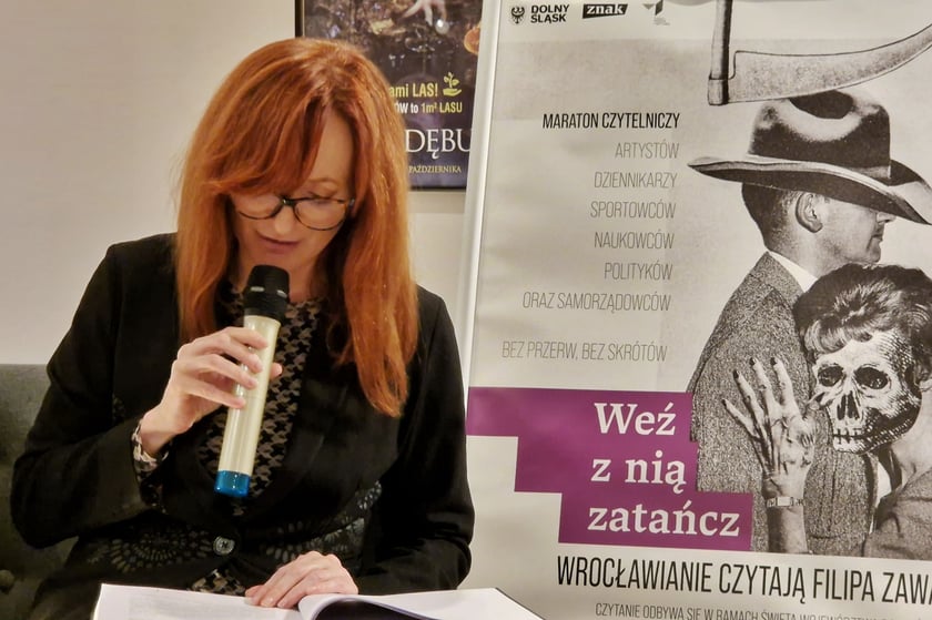 Na zdjęciu wrocławianie, którzy wzięli udział w maratonie czytelniczym 2022 we Wrocławiu