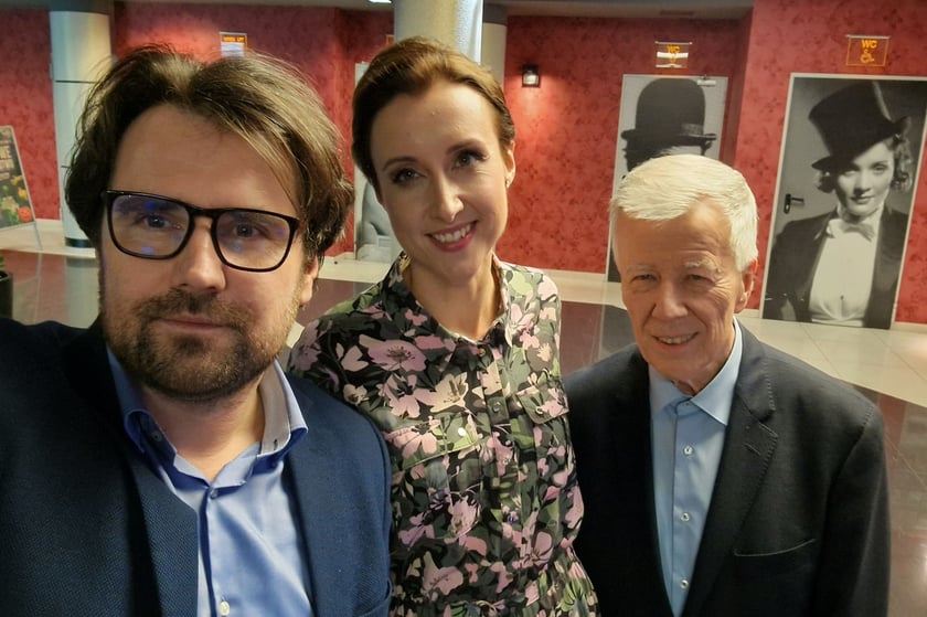 Na zdjęciu wrocławianie, którzy wzięli udział w maratonie czytelniczym 2022 we Wrocławiu