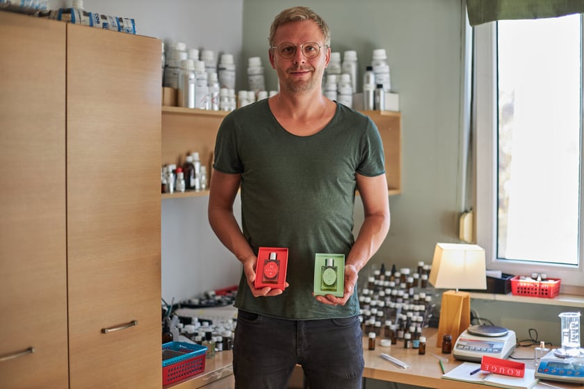 Perfumy Karola Jaśkowiaka stworzone dla marki Tkliwi Nihiliści