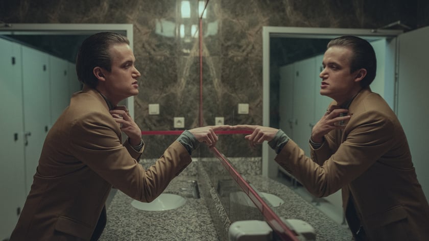 Kadr z serialu "Pewnego razu na krajowej jedynce" Netflixa