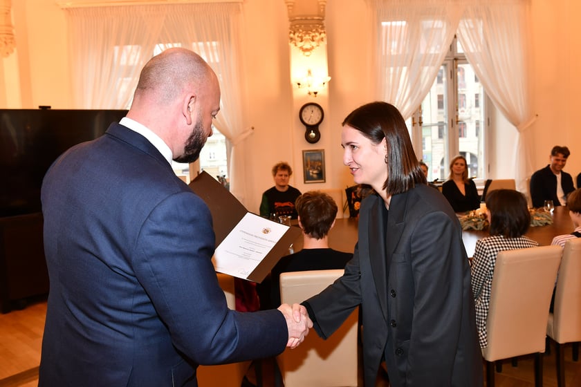 Uroczystość przyznania stypendi&oacute;w Prezydenta Wrocławia dla artyst&oacute;w, 10.01.2023, laureatka Malwina Hajduk-Kawalec