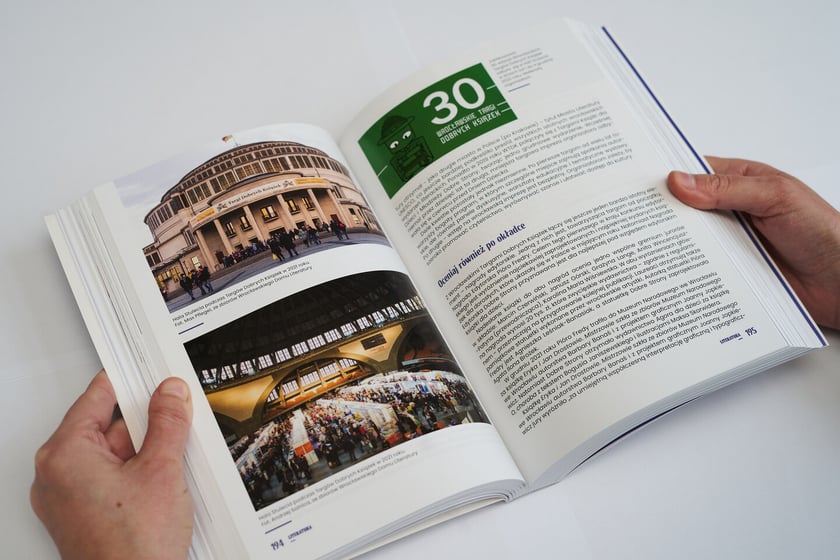 Na zdjęciu strony z &bdquo;Kalendarza Wrocławskiego&rdquo; 2022. To prawdziwa encyklopedia wrocławska