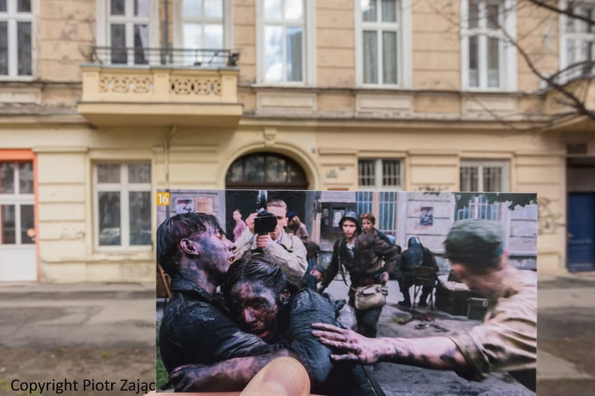 Film "Miasto 44", reż. Jan Komasa. Na zdjęciu J&oacute;zef Pawłowski&nbsp;jako Stefan Zawadzki i Zofia Wichłacz jako Alicja "Biedronka" na ulicy Wrocławczyka we Wrocławiu