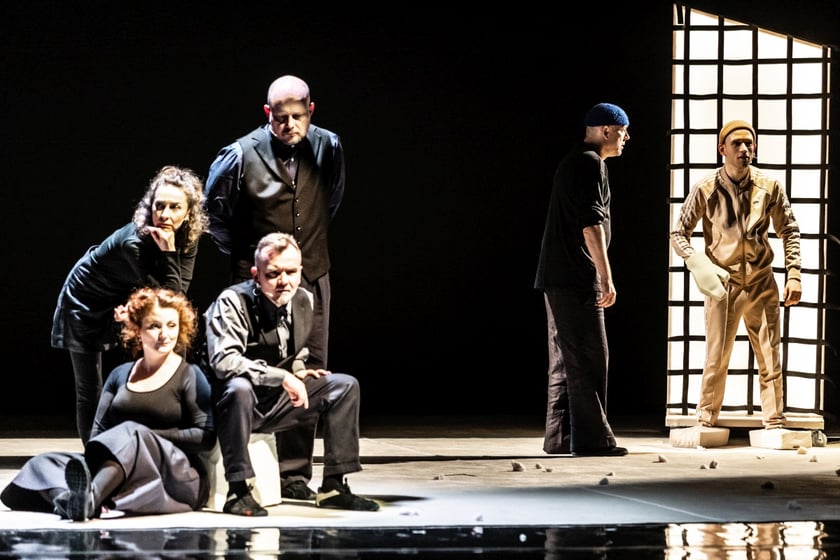 Na zdjęciu scena ze spektaklu &bdquo;Pinokio&rdquo; we Wrocławskim Teatrze Lalek