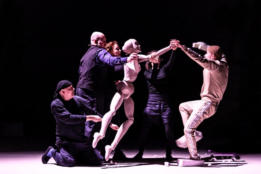 Na zdjęciu scena ze spektaklu &bdquo;Pinokio&rdquo; we Wrocławskim Teatrze Lalek