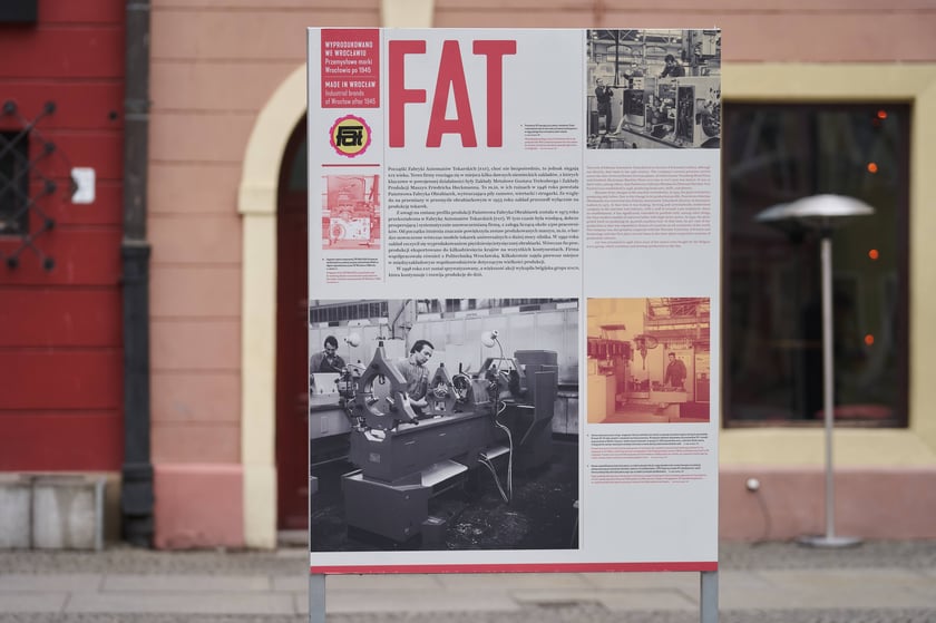 Na zdjęciu plansze z wystawy ,,Wyprodukowano we Wrocławiu. Przemysłowe marki Wrocławia po 1945 roku