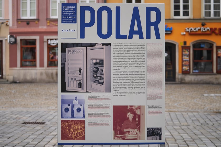 Na zdjęciu plansze z wystawy ,,Wyprodukowano we Wrocławiu. Przemysłowe marki Wrocławia po 1945 roku