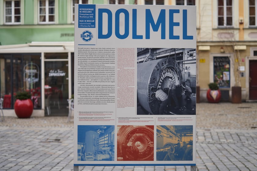 Na zdjęciu plansze z wystawy ,,Wyprodukowano we Wrocławiu. Przemysłowe marki Wrocławia po 1945 roku