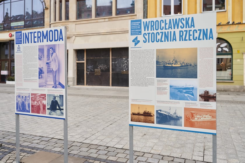 Na zdjęciu plansze z wystawy ,,Wyprodukowano we Wrocławiu. Przemysłowe marki Wrocławia po 1945 roku