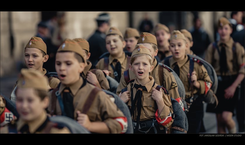 Na zdjęciu sceny kręcone na ul. Szajnochy