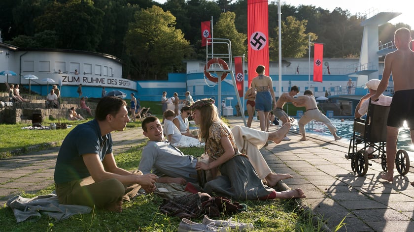 Na zdjęciu sceny kręcone na basenie w Jeleniej G&oacute;rze