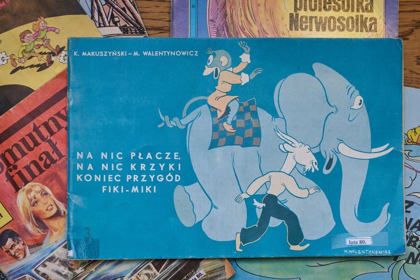 Książki z kolekcji Dawnej Książki Dziecięcej, które można zobaczyć w filii nr 12 MBP