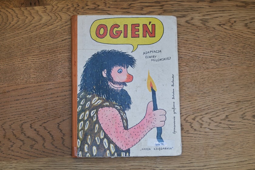 Książki z kolekcji Dawnej Książki Dziecięcej, które można zobaczyć w filii nr 12 MBP