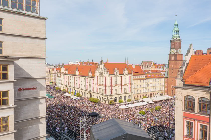 Gitarowy Rekord Świata 2023. Widok na gitarzystów z drona
