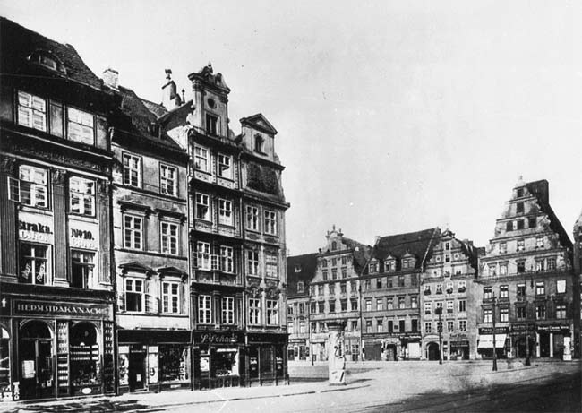 P&oacute;łnocna i zachodnia strona Rynku w 1920 roku