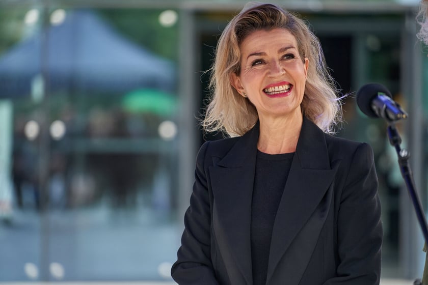 Anne-Sophie Mutter, wybitna niemiecka skrzypaczka odsłoniła przed Narodowym Forum Muzyki tablicę ze swoim nazwiskiem i podpisem