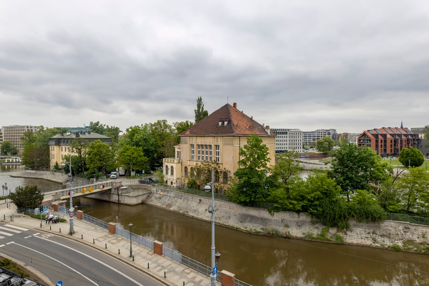 Widok z tarasu Ossolineum na Wrocław, m.in. na Tamkę i Wyspę Daliową