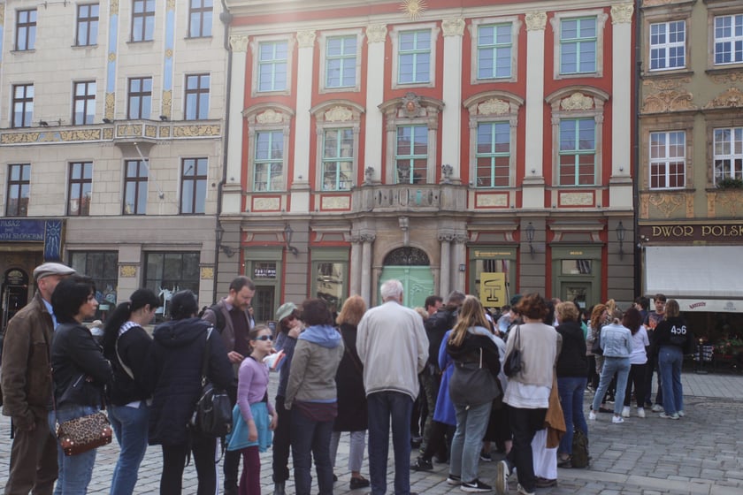 Noc Muzeów 2023. Kolejka przed Muzeum Pana Tadeusza w Rynku