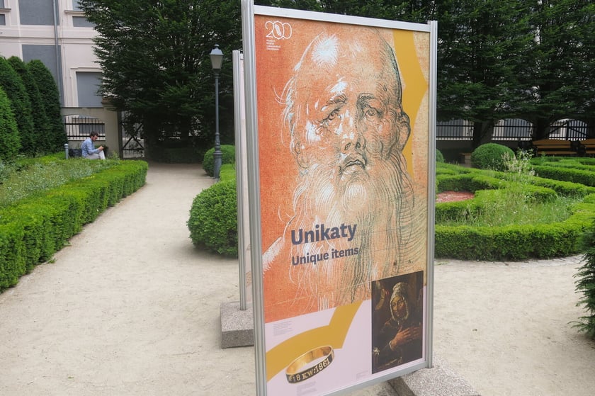 Wystawa planszowa w ogrodzie barokowym Ossolineum