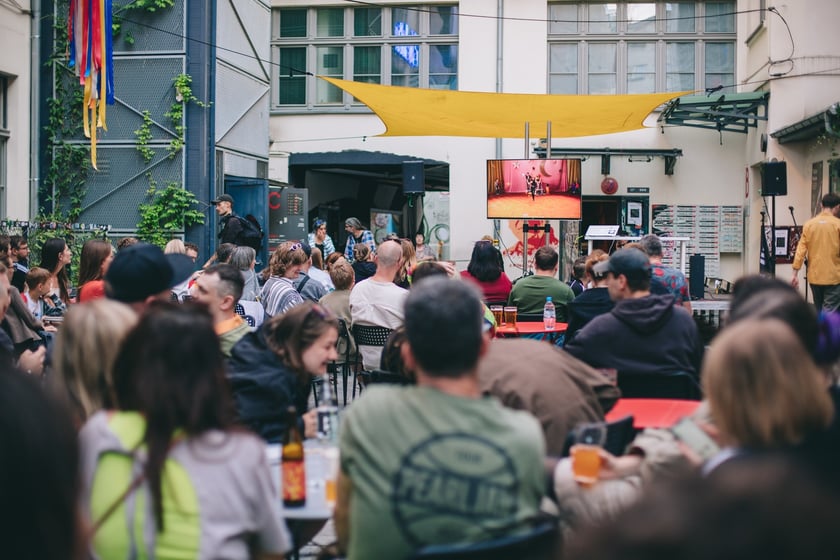 Wydarzenia Święta Podwórk Neonów przyciągnęły wielu wrocławian