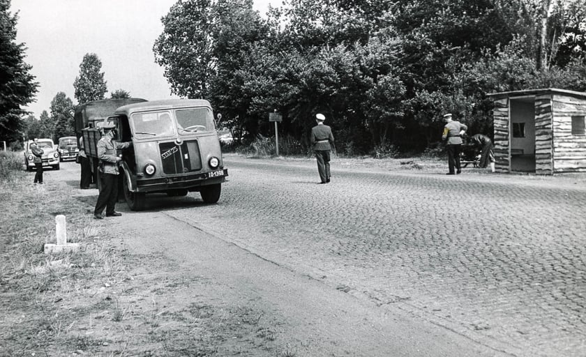 Zdjęcia z wystawy ?Odizolowani 1963. Epidemia ospy we Wrocławiu? w Pałacu Królewskim.