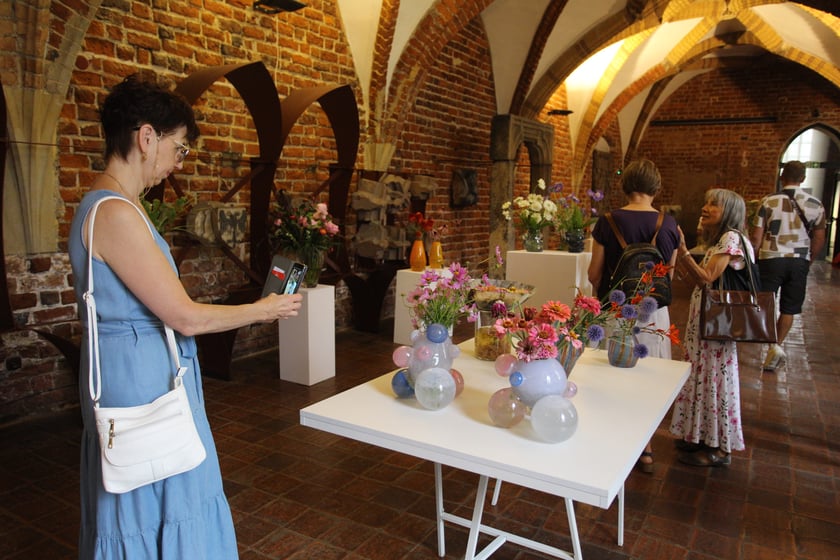 Kwiaty na wystawie w Muzeum Architektury