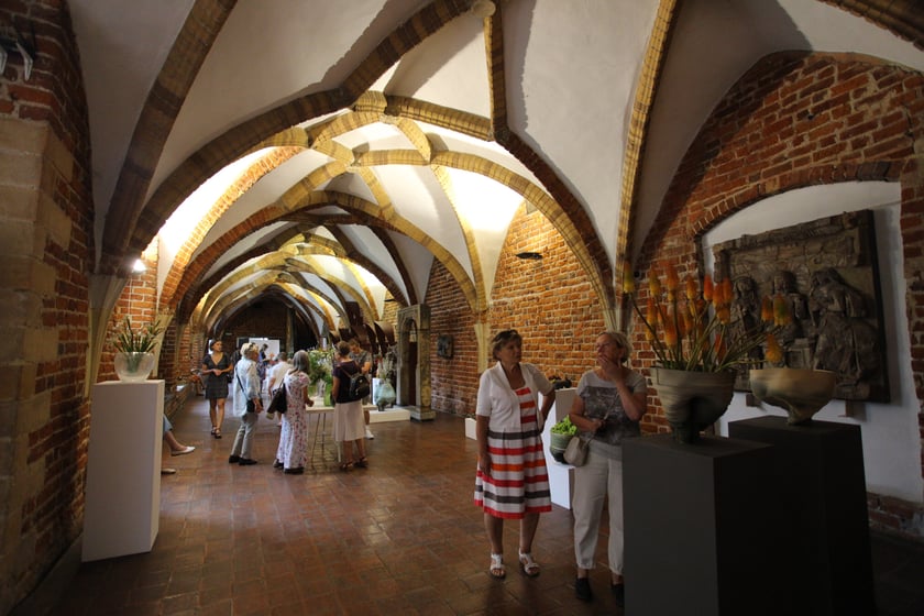 Kwiaty na wystawie w Muzeum Architektury