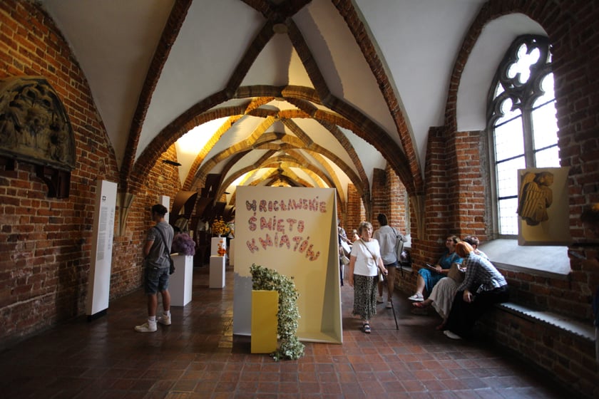 Kwiaty na wystawie w Muzeum Architektury