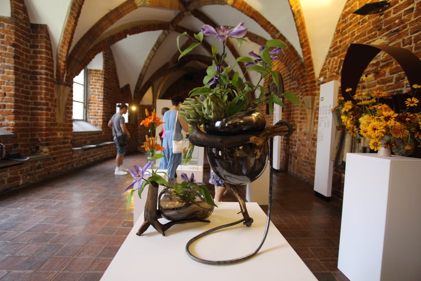 Kwiaty na wystawie w Muzeum Architektury